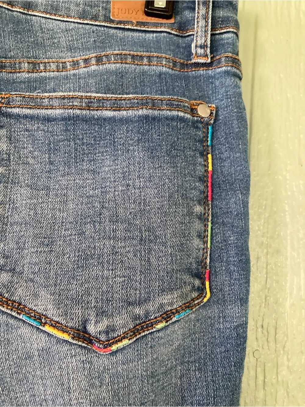 Judy Blue Size Jr. 7 medium wash distressed skinny fit stitch accent jeans